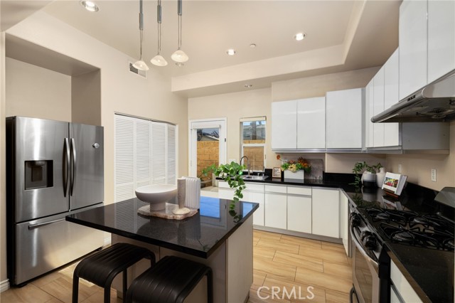 Detail Gallery Image 10 of 25 For 431 N Los Robles, Pasadena,  CA 91101 - 3 Beds | 2/1 Baths