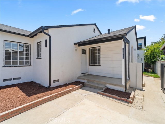 18656 Runnymede Street, Reseda CA: https://media.crmls.org/medias/548d69da-70ce-4489-b634-192403ac4bf1.jpg