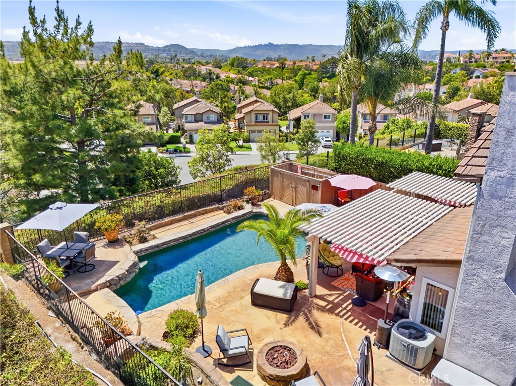 https://media.crmls.org/medias/548d6ea4-ffe2-4316-a30c-f5fe9d48a677.jpg?preset=X-Large