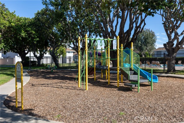 Detail Gallery Image 29 of 36 For 9538 Bickley Dr #2,  Huntington Beach,  CA 92646 - 2 Beds | 1/1 Baths