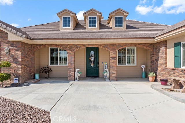 Detail Gallery Image 7 of 73 For 14260 Chinook Rd, Apple Valley,  CA 92307 - 5 Beds | 5/3 Baths