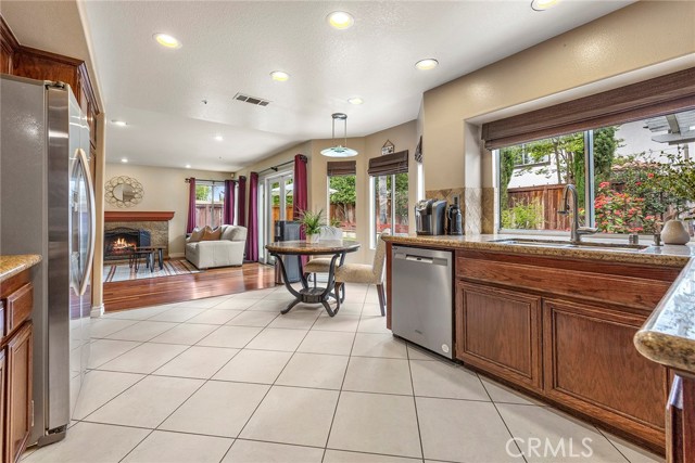 Detail Gallery Image 13 of 37 For 14092 Bancroft Ct, Fontana,  CA 92336 - 3 Beds | 2/1 Baths