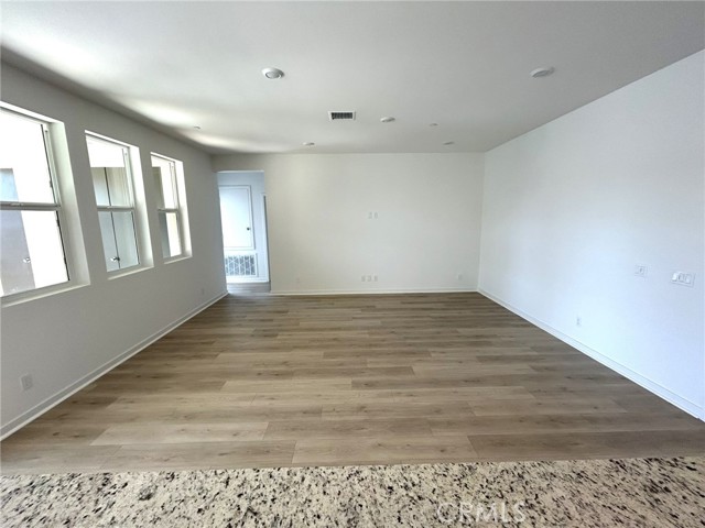 Detail Gallery Image 9 of 33 For 1000 Tangent Privado 302, Ontario,  CA 91764 - 3 Beds | 2 Baths