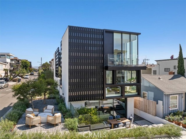 2821 Alma Avenue, Manhattan Beach CA: https://media.crmls.org/medias/548f23cf-5d0e-4415-b8f9-01e563d9e125.jpg