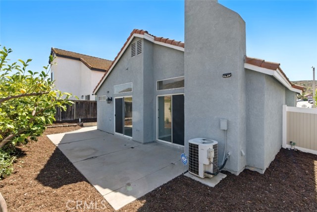 11979 Savona Dr, Fontana CA: https://media.crmls.org/medias/548f6150-0f60-4b43-80fa-e3b83069e1d6.jpg
