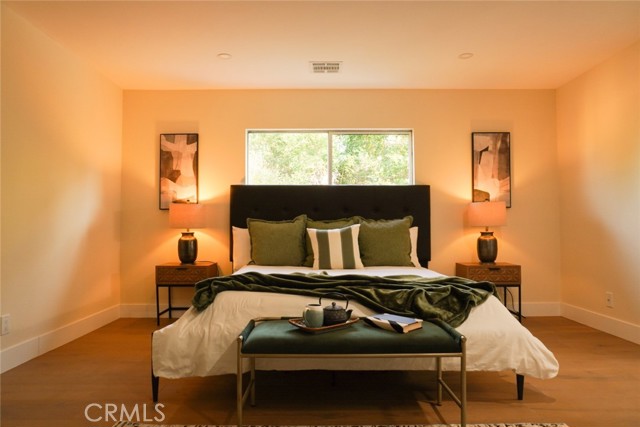 23242 Burbank Boulevard, Woodland Hills CA: https://media.crmls.org/medias/548fab00-6b38-4748-8f57-e8810152788d.jpg