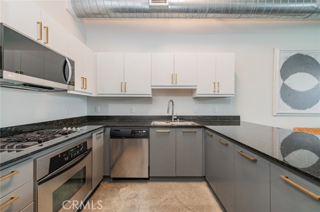 Detail Gallery Image 7 of 30 For 116 S Harbor Bld #102,  Anaheim,  CA 92805 - 2 Beds | 2/1 Baths