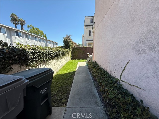 12640 Antigua Court, Lynwood CA: https://media.crmls.org/medias/5490f10d-f20e-4307-9ba8-2ada5780187a.jpg