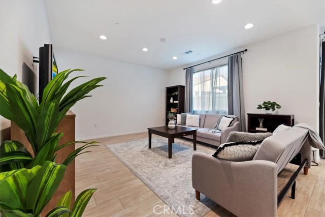 Detail Gallery Image 8 of 44 For 24134 Ardell Ct, Corona,  CA 92883 - 3 Beds | 2/1 Baths