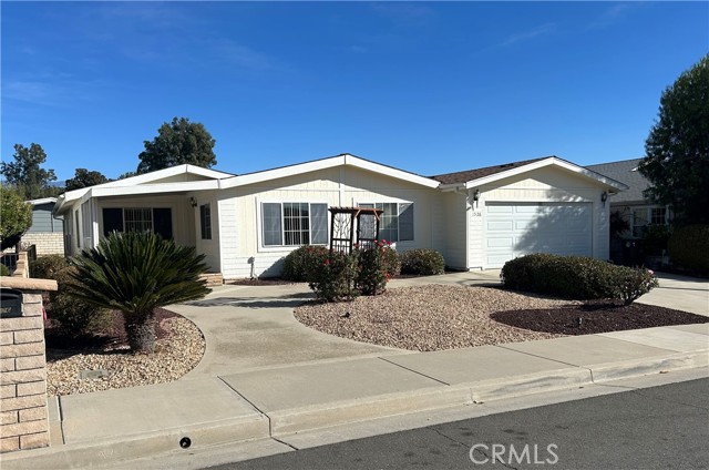 Detail Gallery Image 2 of 29 For 1526 Ailanthus Dr, Hemet,  CA 92545 - 3 Beds | 2 Baths