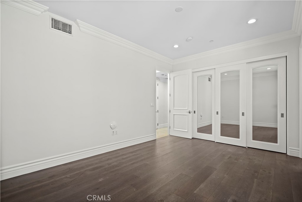 https://media.crmls.org/medias/549195a8-2c75-4392-9ca7-39213b088265.jpg?preset=X-Large
