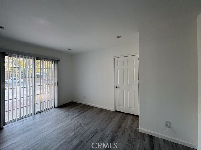 Detail Gallery Image 10 of 22 For 19351 Strathern, Reseda,  CA 91335 - 4 Beds | 2 Baths