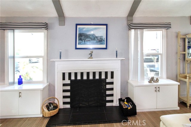 207 Santa Ana Avenue, Long Beach CA: https://media.crmls.org/medias/549213be-3352-4c6e-9d21-c5f070c03fdb.jpg