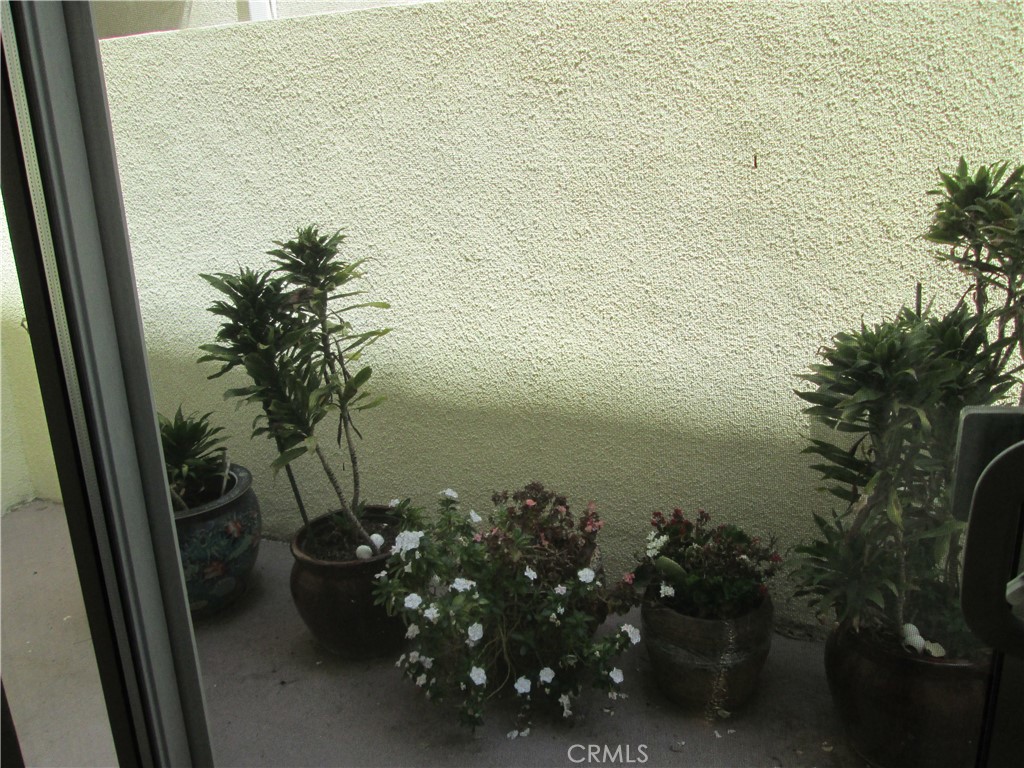 https://media.crmls.org/medias/5492adeb-68ba-45e5-b6a5-46f0dfaa8ef4.jpg?preset=X-Large
