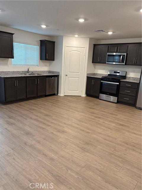 Detail Gallery Image 5 of 14 For 14006 Starlene St, Moreno Valley,  CA 92555 - 3 Beds | 2/1 Baths