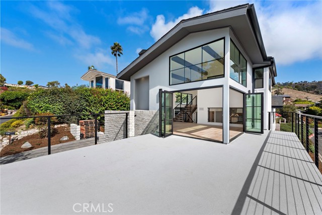 Detail Gallery Image 2 of 25 For 980 Meadowlark Ln, Laguna Beach,  CA 92651 - 3 Beds | 3 Baths