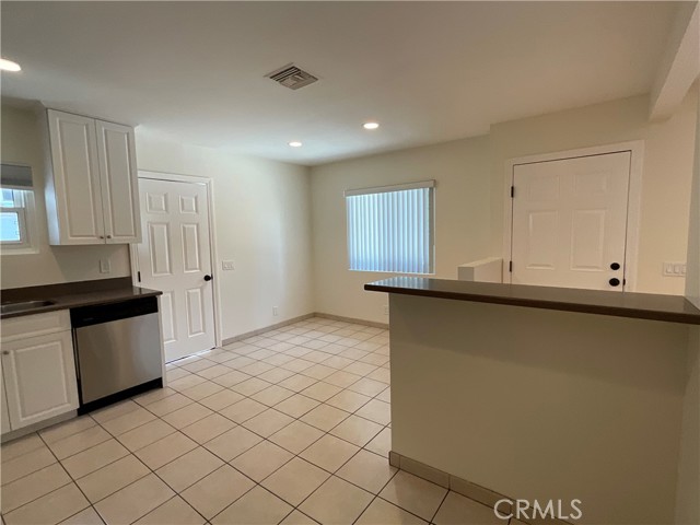 2641 Santa Ana Avenue, Costa Mesa CA: https://media.crmls.org/medias/5493ea00-16a0-444f-a18f-deef045ca128.jpg