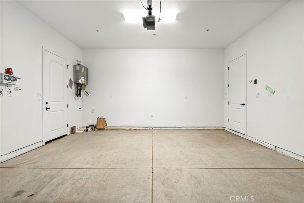 https://media.crmls.org/medias/549408ae-39c8-4872-963d-9dd5195a1f51.jpg?preset=X-Large