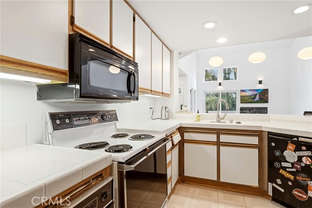 Detail Gallery Image 11 of 24 For 122 Corsica, Newport Beach,  CA 92660 - 2 Beds | 2 Baths