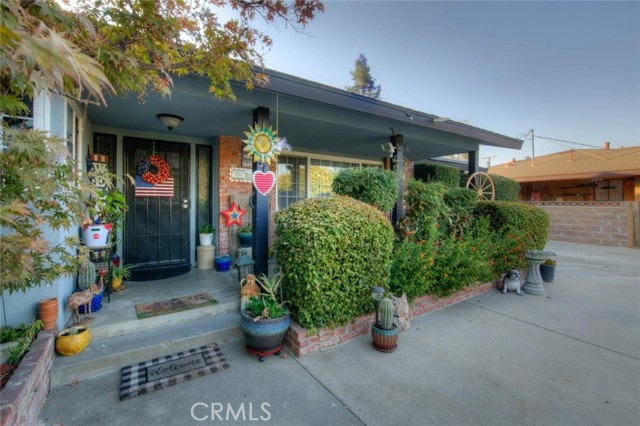 918 S Sunnyside Avenue, Fresno CA: https://media.crmls.org/medias/54957104-8b96-48c9-93e4-b9b3b01b45a3.jpg