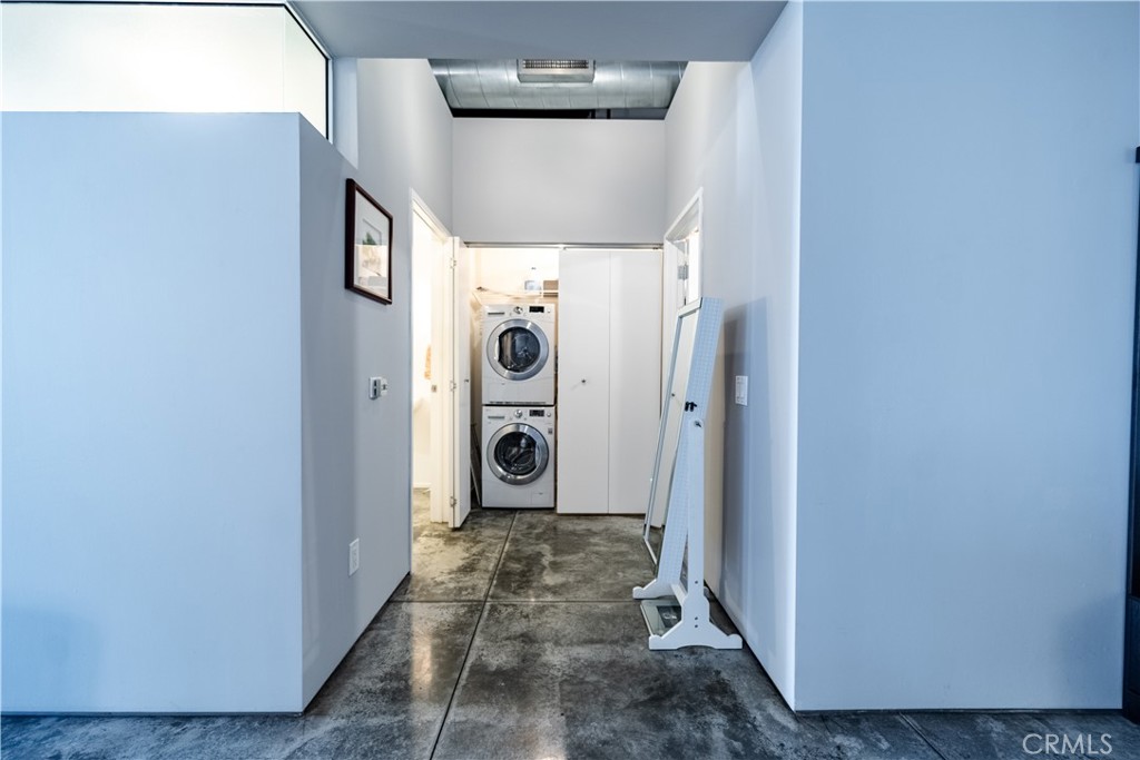 Stackable Washer and Dryer w/storage