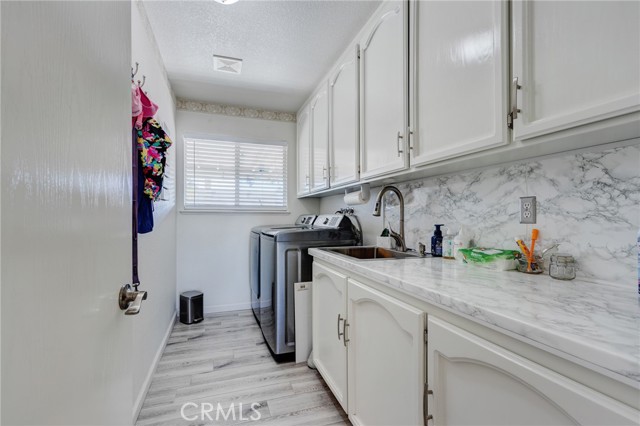 Detail Gallery Image 17 of 42 For 19783 Lara Ln, Apple Valley,  CA 92308 - 4 Beds | 3 Baths