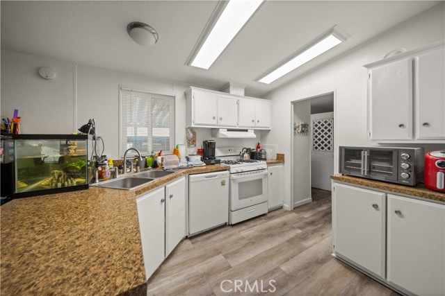 Detail Gallery Image 12 of 27 For 1030 E Avenue S #186,  Palmdale,  CA 93550 - 4 Beds | 2 Baths