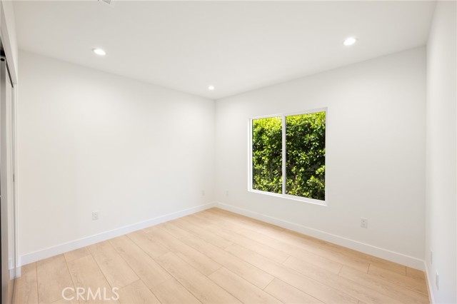 914 N Catalina Street, Burbank CA: https://media.crmls.org/medias/5498b01a-82ef-4fb9-8d9b-bb4437008ccd.jpg
