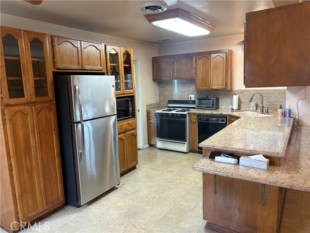 Detail Gallery Image 2 of 13 For 8960 Delano, Riverside,  CA 92503 - 4 Beds | 2 Baths