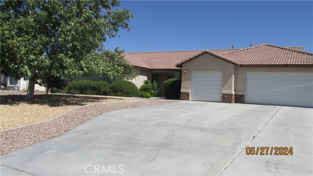 Detail Gallery Image 3 of 25 For 21280 Merlot Ln, Apple Valley,  CA 92308 - 4 Beds | 2 Baths