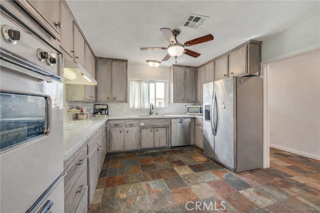 Detail Gallery Image 11 of 26 For 3695 Linden 9c,  Long Beach,  CA 90807 - 3 Beds | 2 Baths