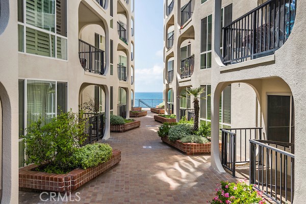565 Esplanade, Redondo Beach, California 90277, 1 Bedroom Bedrooms, ,Residential,Sold,Esplanade,SB21248131