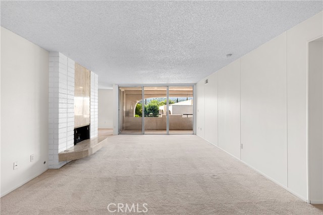 5330 Lindley Avenue, Encino CA: https://media.crmls.org/medias/549b2da7-af1b-4b91-98f0-61035262c0d7.jpg