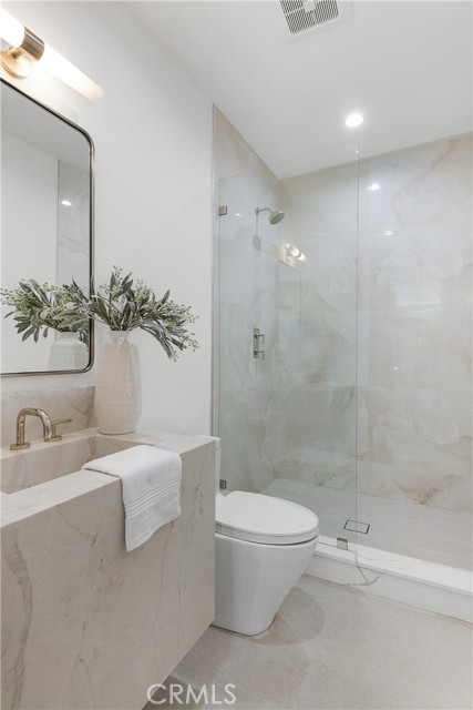 Detail Gallery Image 20 of 46 For 9836 Yoakum Dr, Beverly Hills,  CA 90210 - 5 Beds | 4 Baths