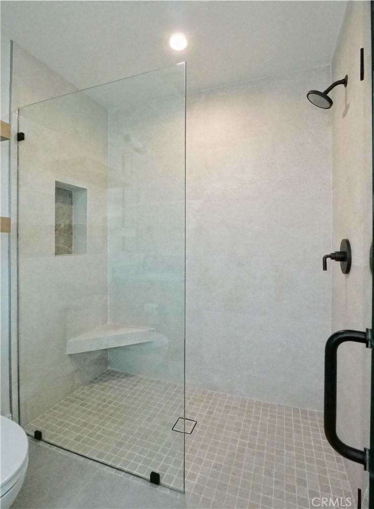 https://media.crmls.org/medias/549d043a-e923-4c86-90d6-b31f52f5aa61.jpg?preset=X-Large