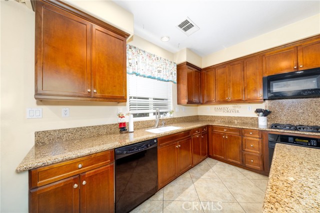 Detail Gallery Image 10 of 40 For 29963 Fox Creek Dr, Menifee,  CA 92586 - 5 Beds | 3 Baths