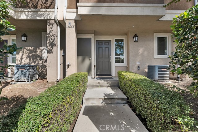 Detail Gallery Image 6 of 38 For 14665 Sherman Way, Van Nuys,  CA 91405 - 3 Beds | 3 Baths