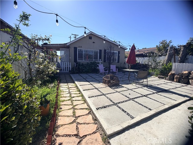 Detail Gallery Image 5 of 30 For 1318 E 100th St, Los Angeles,  CA 90002 - 3 Beds | 2 Baths