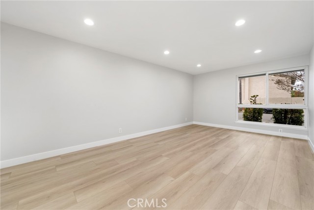 Image 19 of 25 For 9374 Fleetwood Street