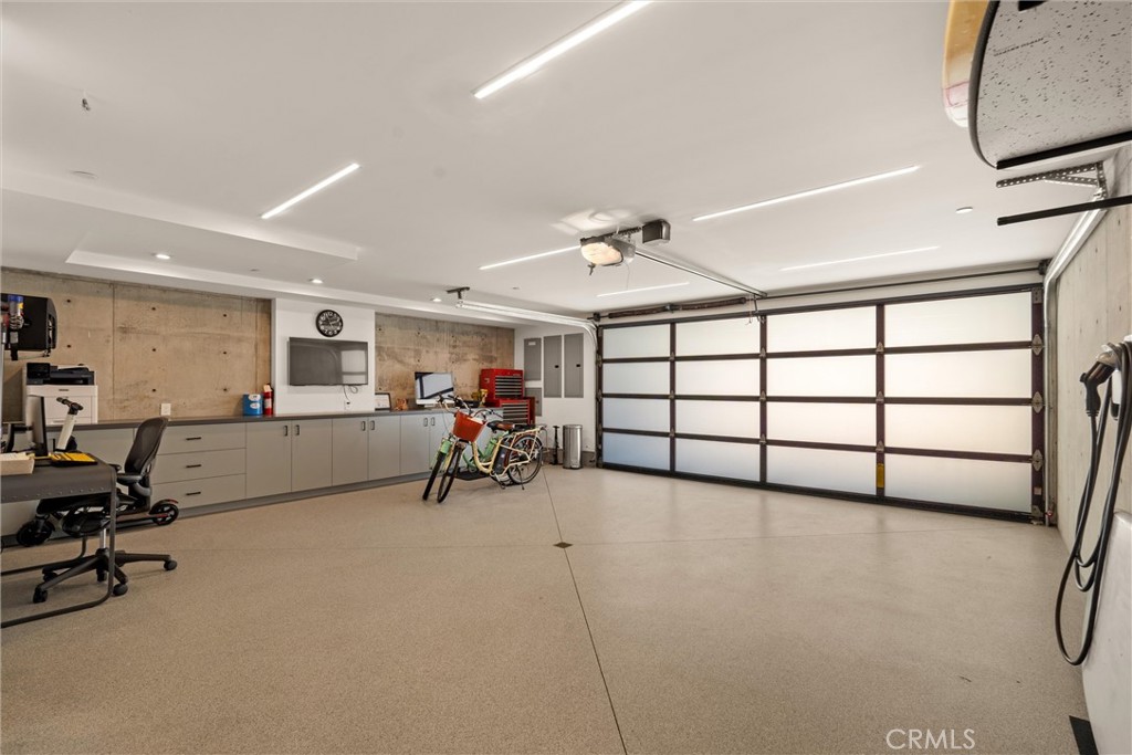 https://media.crmls.org/medias/549ef808-151b-49a7-aeaf-f9690d639f42.jpg?preset=X-Large