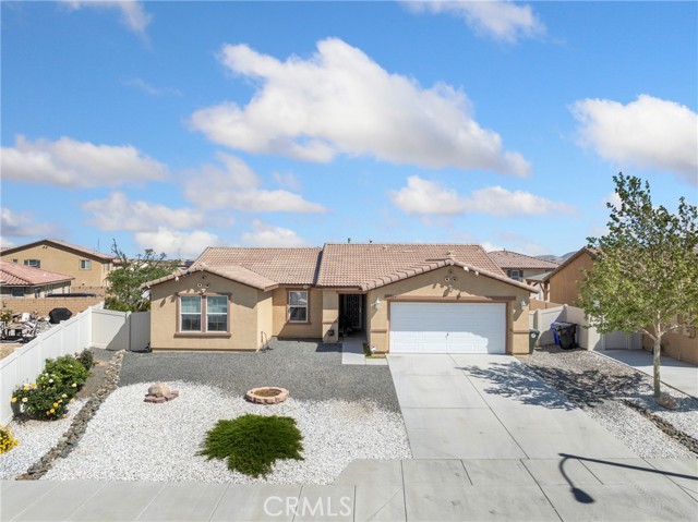 Detail Gallery Image 2 of 33 For 14304 Black Mountain Pl, Victorville,  CA 92394 - 5 Beds | 2 Baths