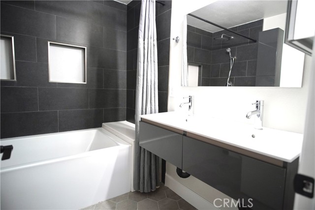 5187 Cedar Street, Jurupa Valley CA: https://media.crmls.org/medias/54a0efbf-d8fe-4795-ad20-e44b92e7c6f3.jpg