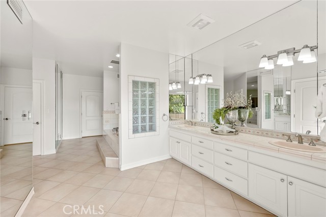 417 W Las Palmas Drive, Fullerton CA: https://media.crmls.org/medias/54a11a17-4ddf-42b5-888a-a4469b62ad3c.jpg