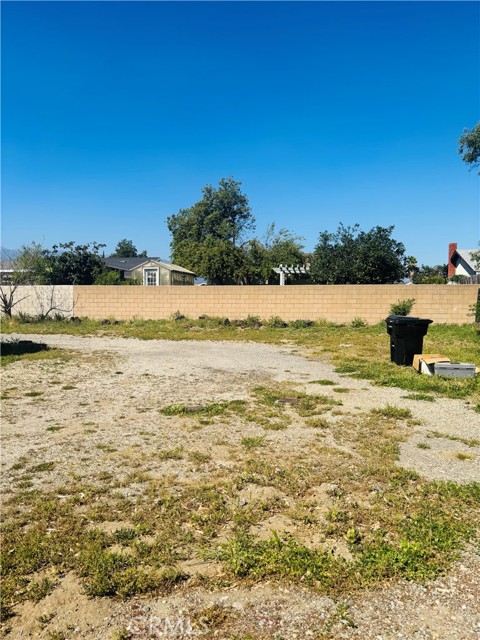 Detail Gallery Image 8 of 8 For 8005 Oleander, Fontana,  CA 92336 - 3 Beds | 2 Baths