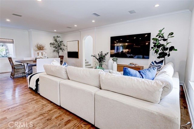 Detail Gallery Image 16 of 70 For 819 11th St, Manhattan Beach,  CA 90266 - 6 Beds | 5/2 Baths