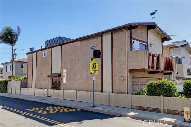 1746 Haynes Lane, Redondo Beach, California 90278, 3 Bedrooms Bedrooms, ,2 BathroomsBathrooms,Residential,Sold,Haynes,SB22058865