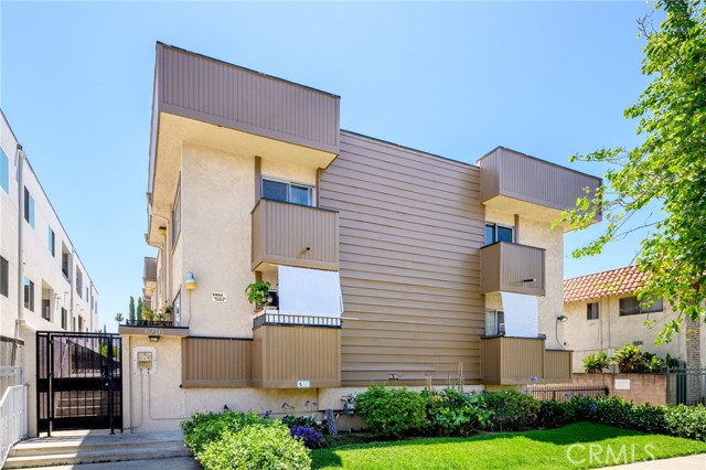 6716 Sylmar Avenue, Van Nuys CA: https://media.crmls.org/medias/54a35659-7e4d-4476-99fc-2eaa850c6f83.jpg