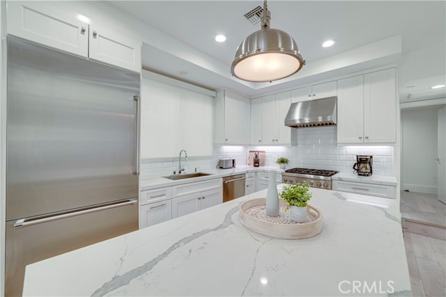 Detail Gallery Image 16 of 65 For 608 Heliotrope, Corona Del Mar,  CA 92625 - 4 Beds | 4 Baths