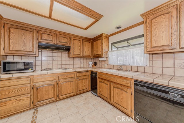 2837 E Mesa Drive, West Covina CA: https://media.crmls.org/medias/54a4f522-fb7f-4d4f-82e6-d1016330c2e0.jpg