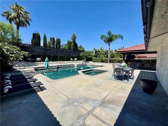 675 W Clark Street, Upland CA: https://media.crmls.org/medias/54a50eb5-0e3e-4db9-a9e5-bdb73352fbed.jpg